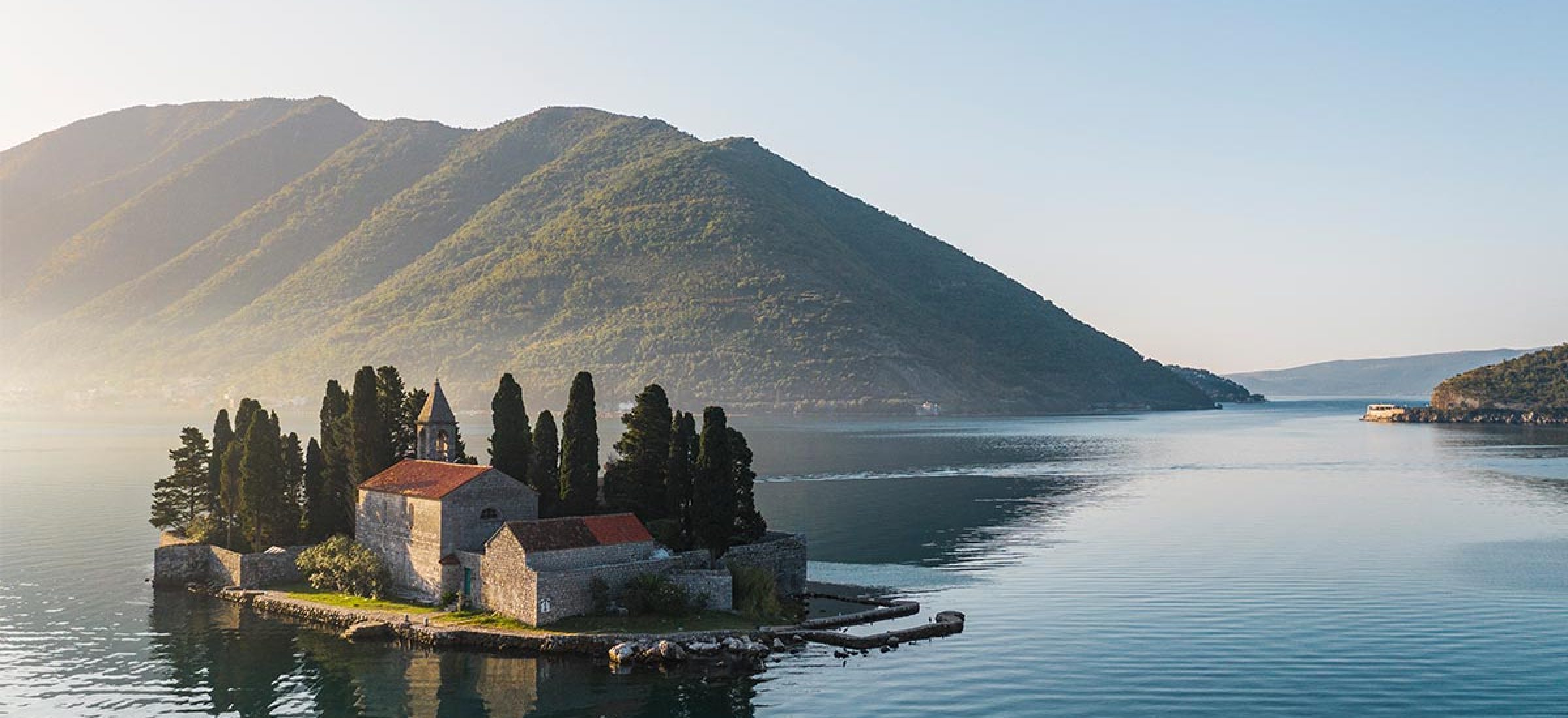 reisekonzeptoo_pm_drone_churchisland_twilight_0865_master.jpg